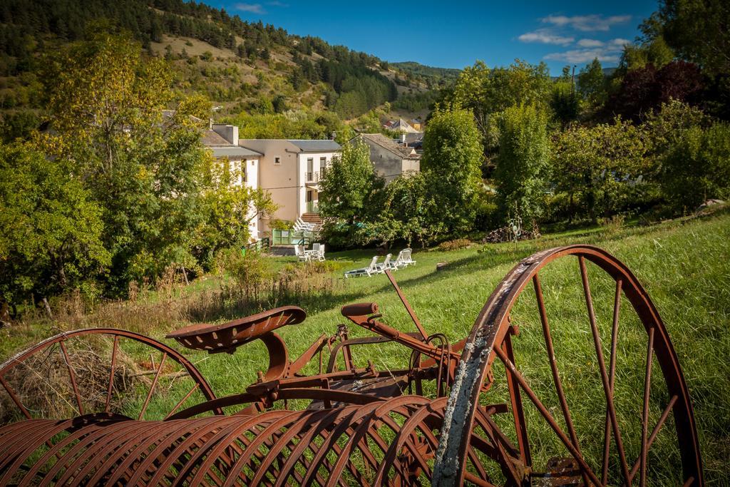 Logis Hotel Restaurant Le Mont Aigoual Meyrueis Exterior photo