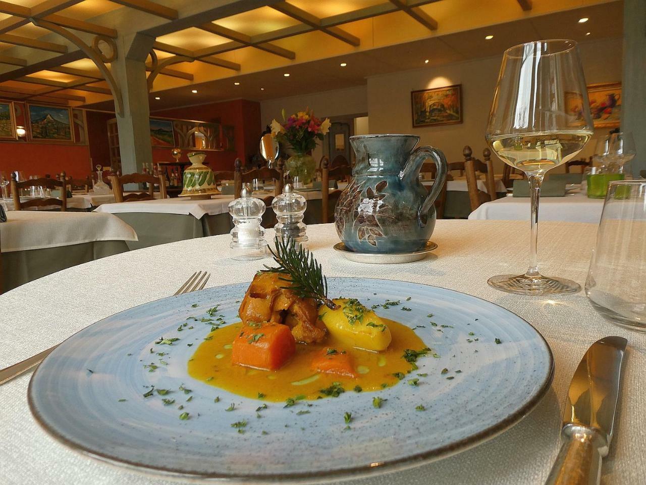 Logis Hotel Restaurant Le Mont Aigoual Meyrueis Exterior photo